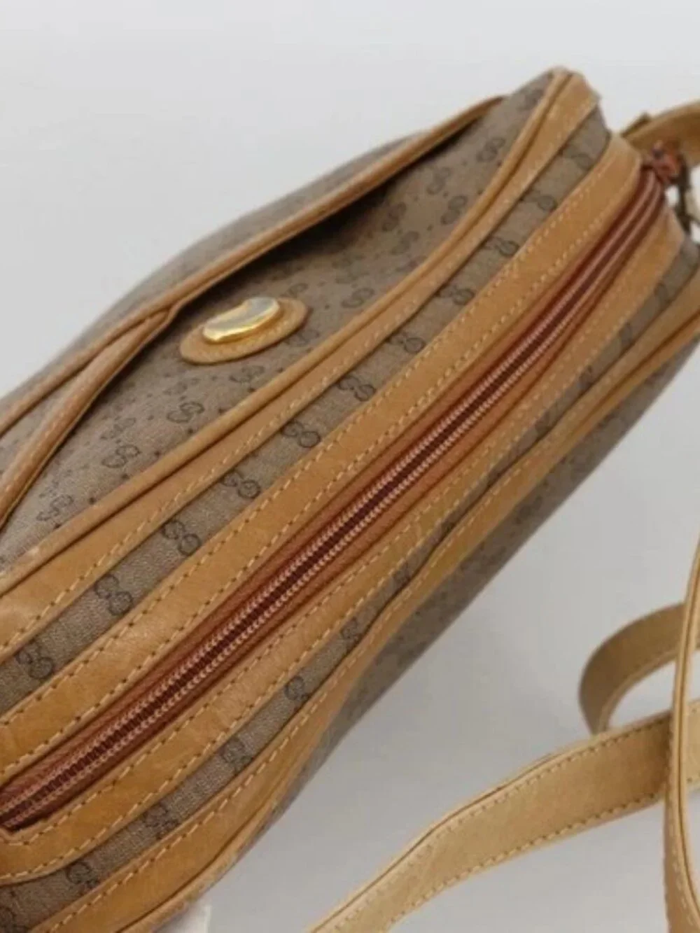 GUCCI Micro GG Supreme Shoulder Bag PVC Beige Gold 001 261 1096 Auth BA11772